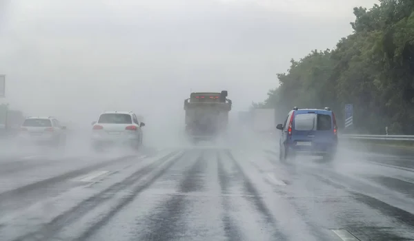 비오는 고속도로 풍경 — 스톡 사진