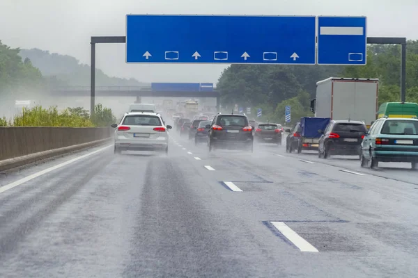 Deszczowa sceneria autostrady — Zdjęcie stockowe