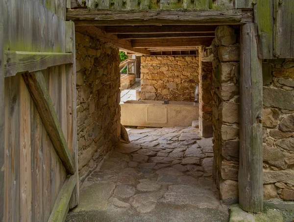 Historische Landelijke Passage Gezien Een Oude Boerderij — Stockfoto