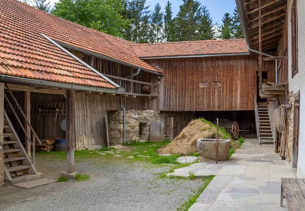 Historische Bauernhauskulisse Aus Holz Sonnigem Ambiente — Stockfoto
