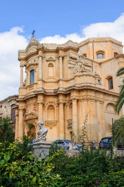 Die Sizilianische Barocke Kirche Von San Domenico Und Die Statue — Stockfoto