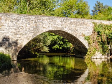 Ortaçağ köprüden Arga Nehri - Larrasoana, Navarre, İspanya