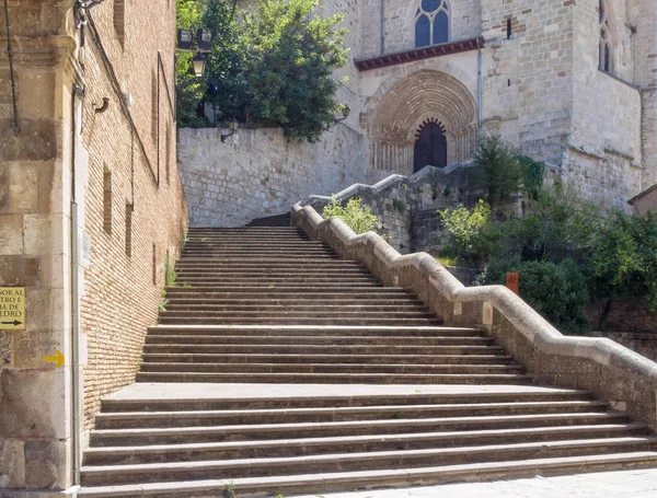 Kilise San Pedro - Estella, Navarre, İspanya'nın önde gelen adımları