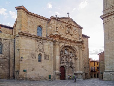 Katedral önünde Camino hacılar-Santo Domingo de la Calzada, La Rioja, Ispanya