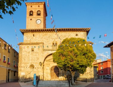 Kilise San Pedro ana meydanında (Plaza Mayor) - Belorado, Kastilya ve Len, İspanya
