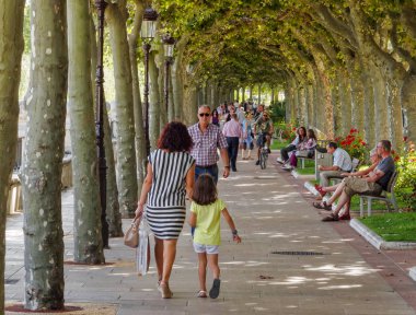 Arlanzn Nehri - Burgos, Kastilya ve Leon, İspanya, 12 Eylül 2014 Paseo de Espoln mesire