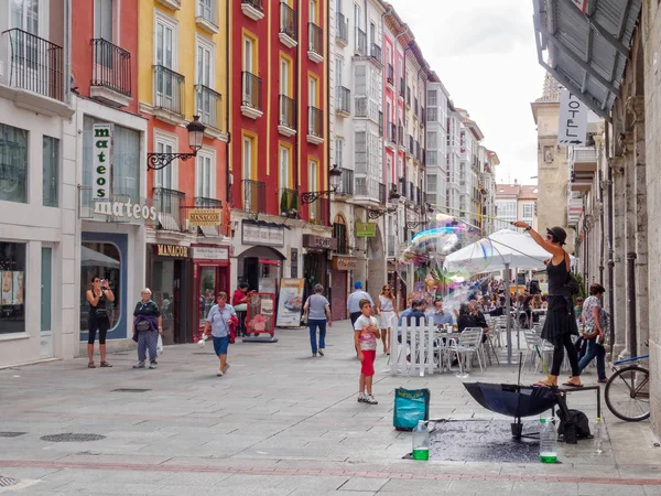 Busker Artista Callejero Entretiene Los Transeúntes Calle Pamplona Burgos Castilla — Foto de Stock