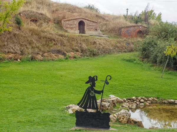 Peregrino Fuente Frente Las Bodegas Virgen Del Camino Castilla León — Foto de Stock