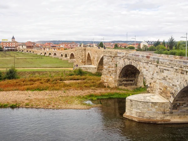 Puente Medieval Construido Sobre Puente Romano Anterior Siglo Xiii Hospital — Foto de Stock