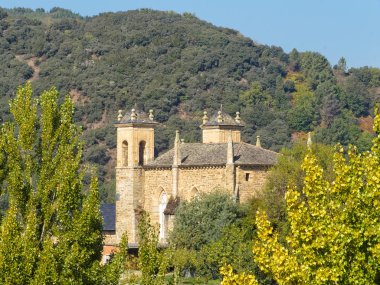 Kilise San Francisco sonbahar ayarı - Villafranca del Bierzo, Kastilya ve Leon, İspanya