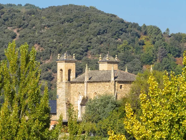 Kilise San Francisco sonbahar ayarı - Villafranca del Bierzo, Kastilya ve Leon, İspanya