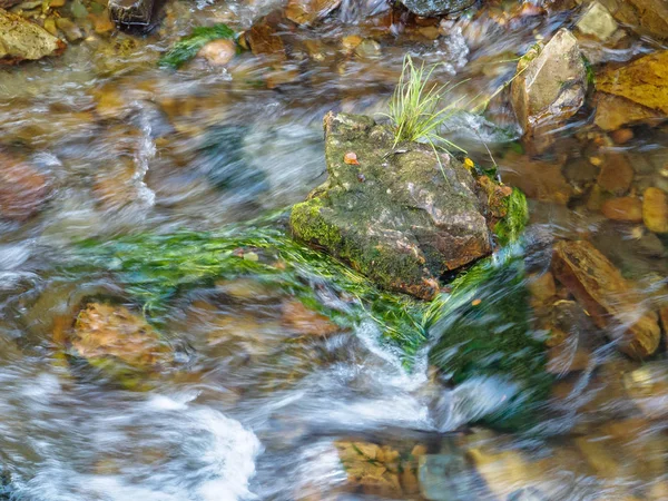 Petite Île Dans Une Rivière Rapide Villafranca Del Bierzo Castille — Photo