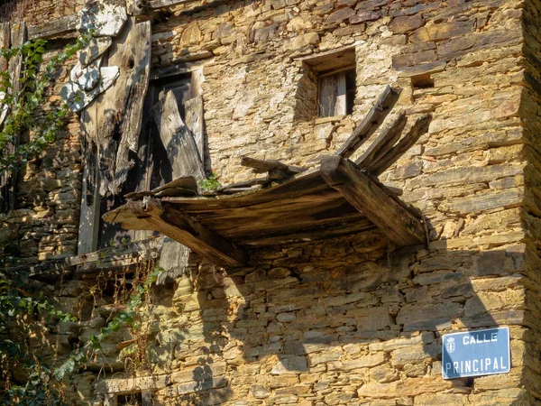 Restos Una Casa Abandonada Calle Principal Pueblo Las Montañas Sotoparada — Foto de Stock