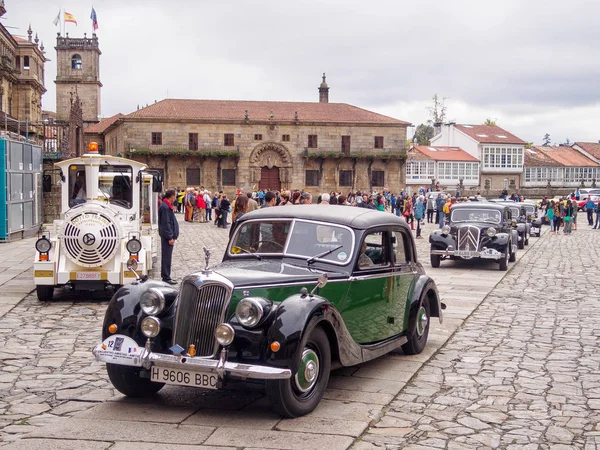 2014年10月西班牙 法国友谊会议 Obradoiro 广场上的老式汽车 2014年10月4日 西班牙加利西亚圣地亚哥 德孔波斯特拉 — 图库照片