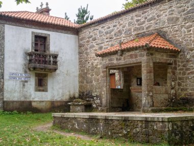 Kar yağışı Our Lady Chapel (İspanyolca: Capilla de Nuestra Senora de las Nieves; Galiçyaca: Capilla da Nosa Bayan das Neves)-Buxantes, Galiçya, İspanya