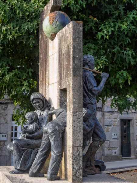 Monument Pierre Bronze Émigrant Estatua Emigrante Par Fernando Garcia Branco — Photo