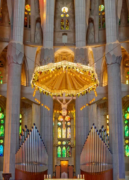 Crucifixo pendurado na Sagrada Família Barcelona — Fotografia de Stock