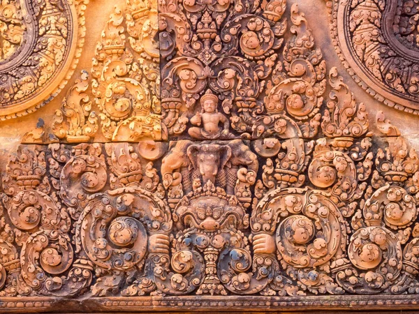 Ściana Cytadeli Kobiet Pokryta Pięknie Rzeźbioną Ornamentem Banteay Srei Kambodża — Zdjęcie stockowe