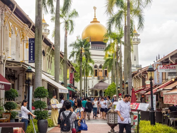 Vista Das Cúpulas Cebola Dourada Mesquita Sultão Rua Bussorah Pedestre — Fotografia de Stock