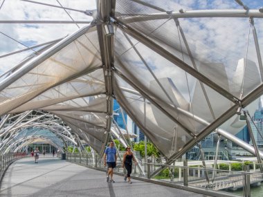 Helix Köprüsü Marina 'yı Marina Körfezi bölgesindeki Marina South' a bağlayan yaya köprüsü.