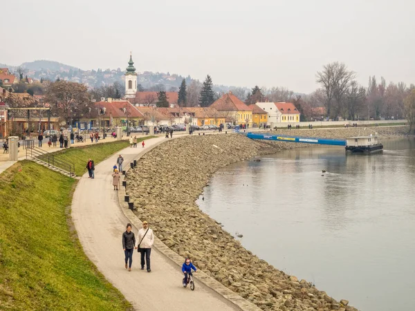 Este Hermoso Paseo Marítimo Largo Del Río Danubio Popular Durante — Foto de Stock