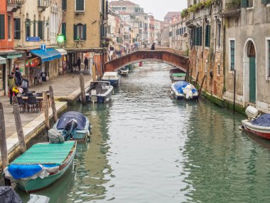 Cannaregio 'daki Rio della Misericordia üzerinde Ponte de l' Aseo Venedik, Veneto, İtalya