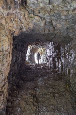 Strada delle 52 gallerie (52 galerileri Road) ı. Dünya Savaşı sırasında Pasubio (Vicenza, İtalya massif üzerinde inşa askeri bir iz olduğunu)