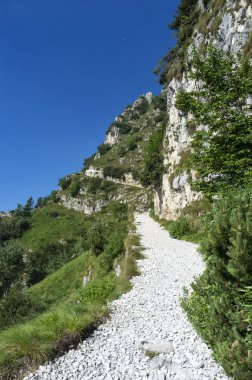 Strada delle 52 gallerie (52 galerileri Road) ı. Dünya Savaşı sırasında Pasubio (Vicenza, İtalya massif üzerinde inşa askeri bir iz olduğunu)