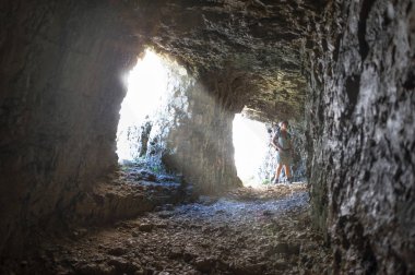 Strada delle 52 gallerie (52 galerileri Road) ı. Dünya Savaşı sırasında Pasubio (Vicenza, İtalya massif üzerinde inşa askeri bir iz olduğunu)
