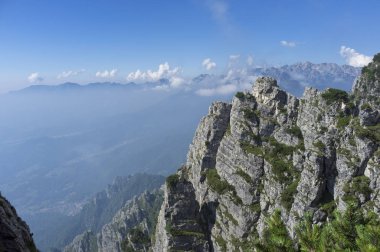 Strada delle 52 gallerie (52 galerileri Road) ı. Dünya Savaşı sırasında Pasubio (Vicenza, İtalya massif üzerinde inşa askeri bir iz olduğunu)