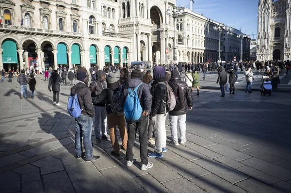 Иммигранты Африки в Италии — стоковое фото