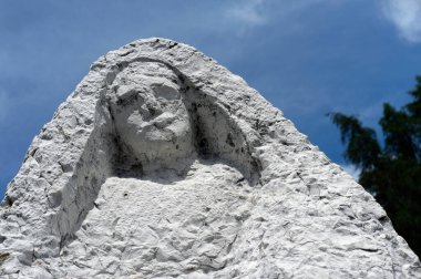 Lobbia Bakiresi, 19. yüzyılın ortalarında Lessinia Bölgesel Doğa Parkı 'nda bulunan ve Piet' i temsil eden dini bir sanat eseri.