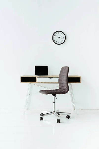 Modern Workplace Laptop Wheeled Chair Office — Stock Photo, Image