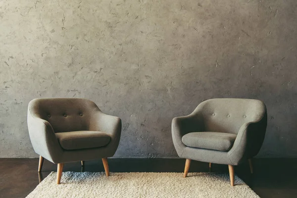 Intérieur Chambre Moderne Avec Fauteuils Debout Sur Tapis Blanc — Photo