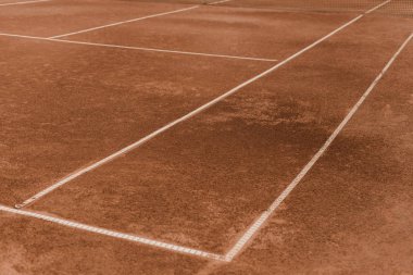 kahverengi Tenis Kortu beyaz çizgiler işaretleme