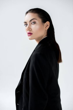 baştan çıkarıcı Avrupa model siyah ceket, gri izole poz