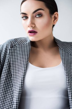 vintage ceket, gri izole poz makyaj çekici şık kadın