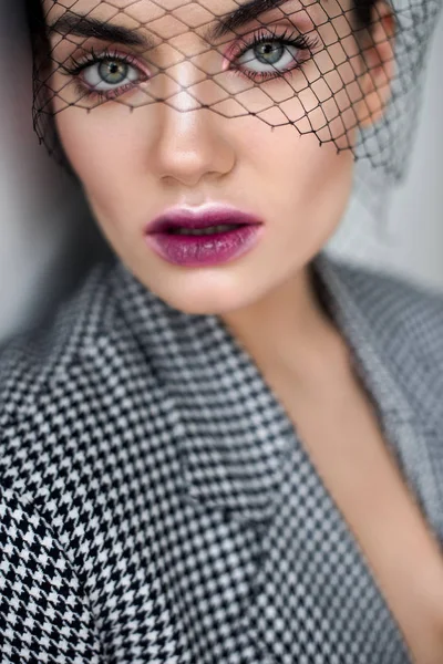 Attractive Girl Makeup Posing Vintage Net Veil Grey — Free Stock Photo