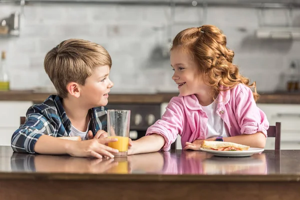 Happy Little Brother Sister Eating Breakfast Looking Each Other — Free Stock Photo