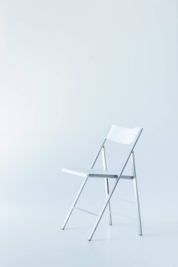 beyaz kopya alanı ile izole bir beyaz sandalye