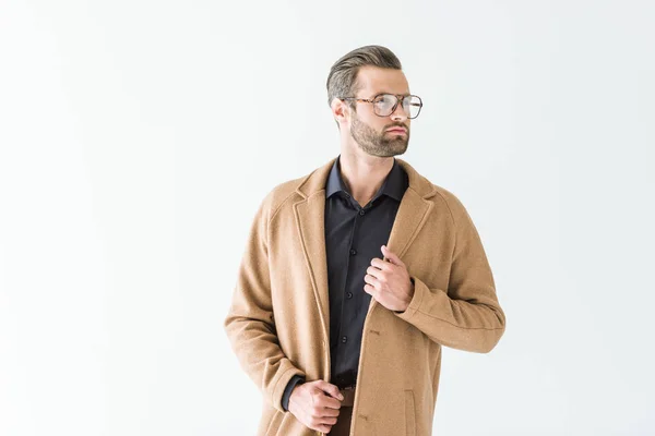 Homem Elegante Bonito Casaco Marrom Isolado Branco — Fotografia de Stock