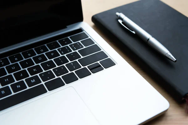 Close View Laptop Notebook Pen Wooden Table — Stock Photo, Image