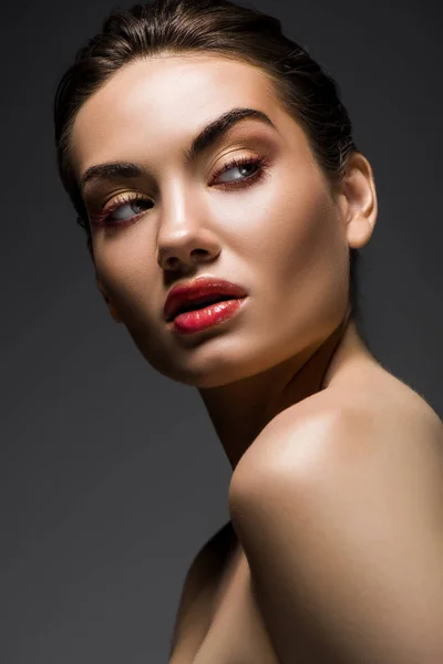 Attraktiv Sensuell Tjej Med Makeup Isolerad Grå — Gratis stockfoto