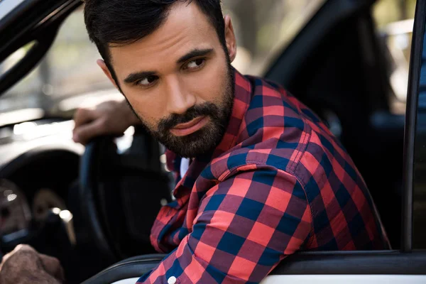 Guapo Barbudo Hombre Conducir Camioneta — Foto de Stock