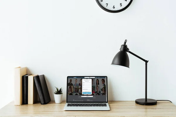 Laptop with linkedin website on screen on work desk at office — Stock Photo