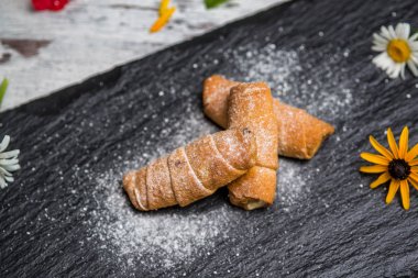 Tatlı ekmek. Tatlı rulo