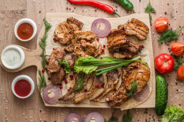 Rulo köfte. Barbekü et tabağı