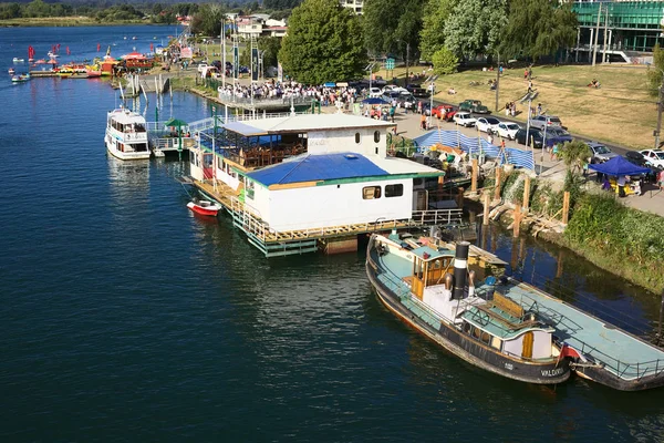 Valdivia Chile Lutego 2016 Promenada Łodzie Wzdłuż Rzeki Valdivia Sfotografowane — Zdjęcie stockowe