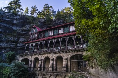 Pravcicka kapısında bir bina