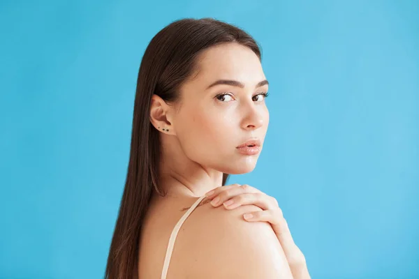 Retrato Una Hermosa Mujer Joven Con Una Piel Sana Suave — Foto de Stock